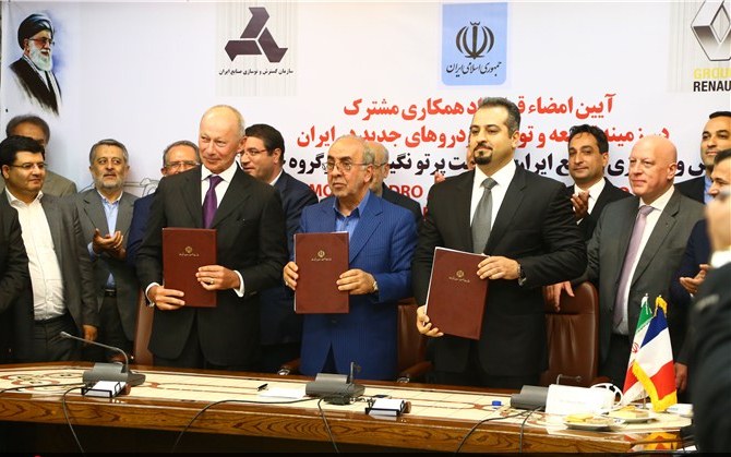 نگين خودرو بزرگترين واردكننده خودرو در ايران و رنو بزرگترين توليدكننده خودرو در جهان، قرارداد توليد خودرو در ایران را امضا کردند